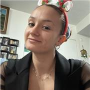 Chica imparte clases de física desde primaria hasta 4 de la ESO